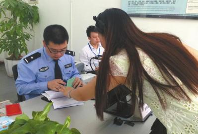 4月28日,小花来到办证中心咨询,公安机关认为她不符合改名条件。