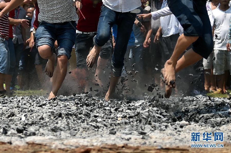 （晚报）（2）海南&ldquo;闹军坡&rdquo;