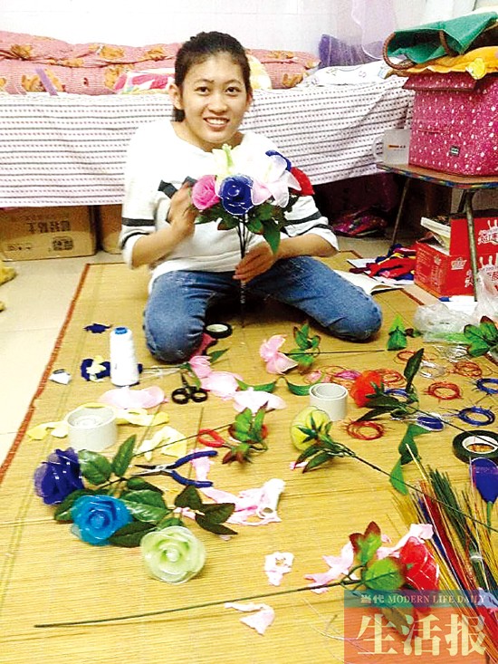 女孩卖花自筹18万手术费 不手术将面临瘫痪或死亡