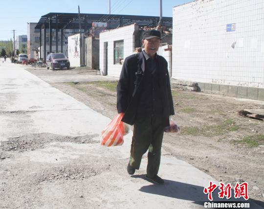 边境人家三代11名中共党员成立“家庭支部”(图)