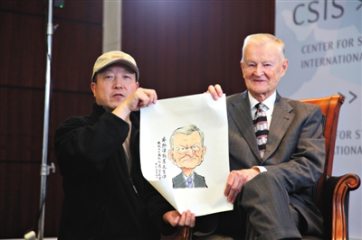 在美国拍摄《旋风九日》期间，傅红星与美国前国家安全事务助理布热津斯基合影。 傅红星电影团队/供图