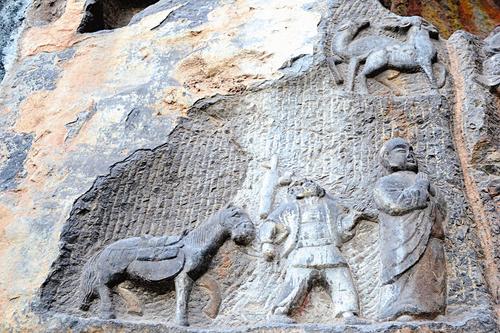 唐三藏、八戒、白龙马石刻造像