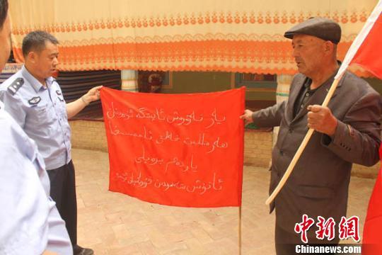 新疆69岁大叔骑摩托车行1000多公里去乌鲁木齐