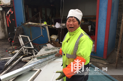 环卫工哭诉&ldquo;家&rdquo;被拆。