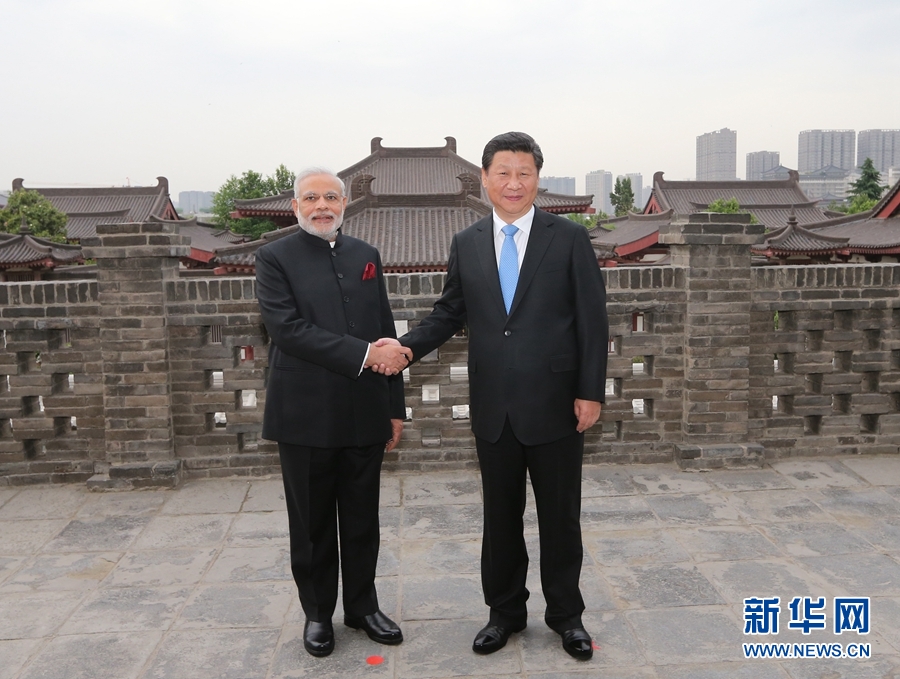 5月14日，国家主席习近平在同印度总理莫迪举行正式会见后，在西安参观大慈恩寺。 新华社记者 兰红光 摄
