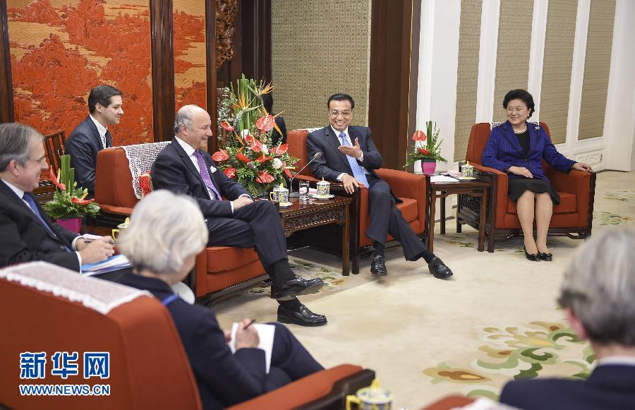 5月15日，国务院总理李克强在北京中南海紫光阁会见来华出席中法高级别人文交流机制第二次会议的法国外交与国际发展部部长法比尤斯。新华社记者 谢环驰 摄 