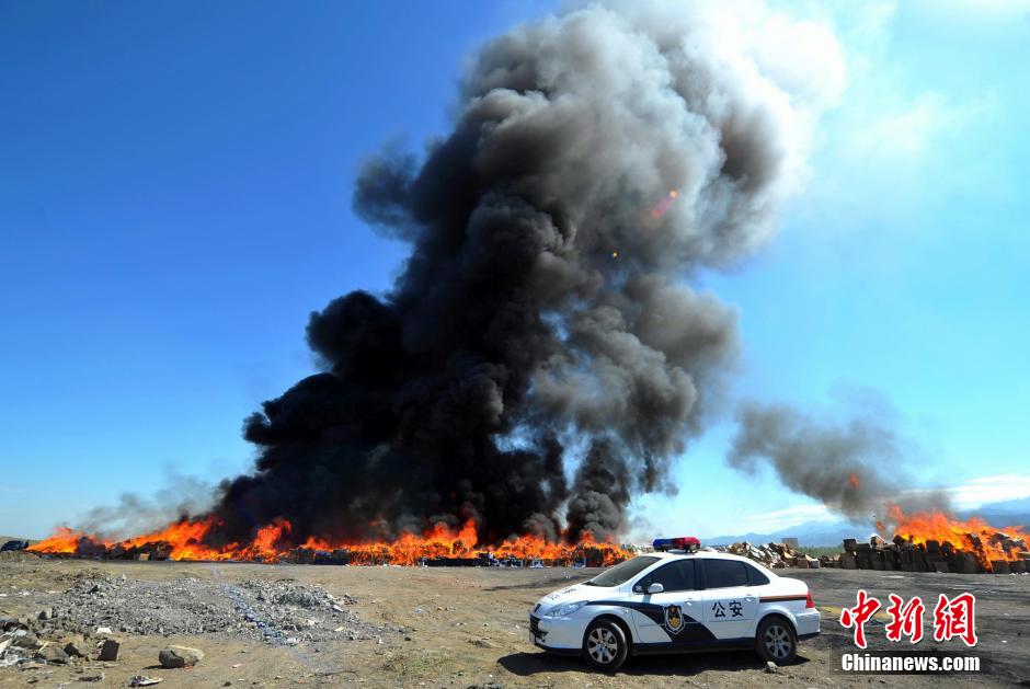 乌鲁木齐警方销毁案值2亿多元涉案物品