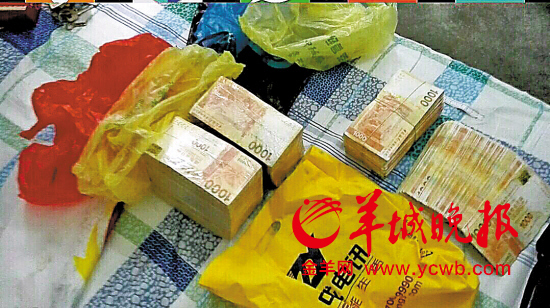 　　5月14日，广东省公安厅展示4&middot;25特大绑架案缴获的部分赃款赃物