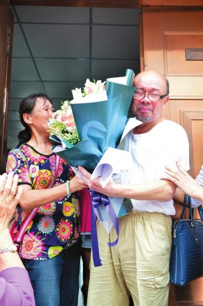 局长因兼职“戴罪13年” 二审改判无罪失声痛哭