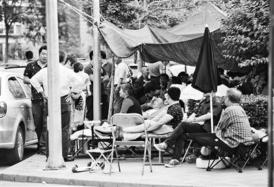 北京幼儿园宣布招生 家长提前5天排队等候(图)