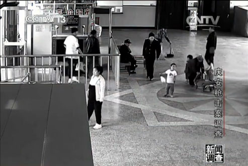 在今年2月18日的《北京晚报》上刊登了一篇文章，这是权玉顺带孙子孙女乞讨第二次被录入新闻。这篇文章讲述了权玉顺今年春节前在北京乞讨迷路了，遇到一个热心警察，在他的帮助下找到民政部，反映了要送三个孩子去福利院的愿望，这大约是权玉顺惟一一次在乞讨中向政府部门反映问题。