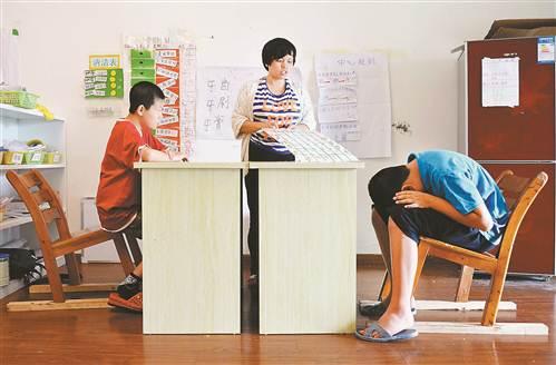 自闭症男孩用3年时间才记住妈妈手机号 却获得