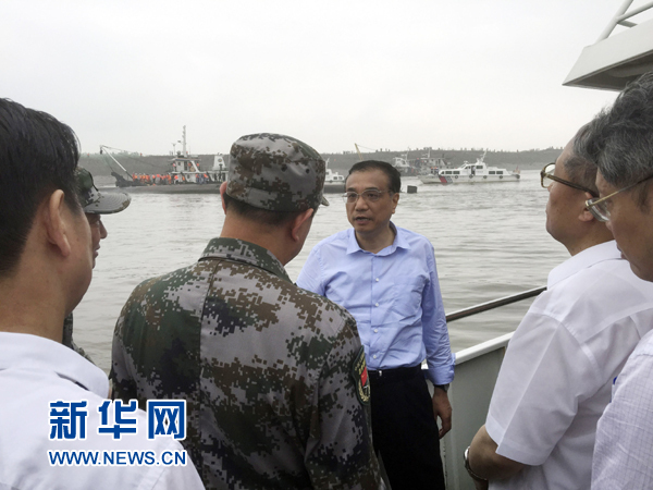 6月2日，李克強在湖北監利客輪翻沉現場指揮救援和應急處置工作。新華社記者丁林攝 