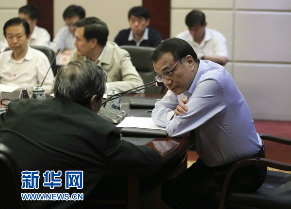 6月2日，李克強主持召開救援協調會。新華社記者丁林攝 