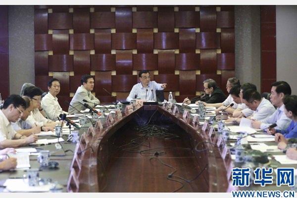 6月2日，李克强主持召开救援协调会。新华社记者丁林摄 