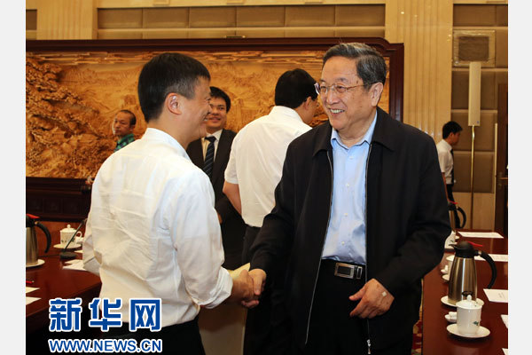 6月5日，中央统战部在北京召开非公有制经济人士建言&ldquo;十三五&rdquo;规划专题座谈会。中共中央政治局常委、全国政协主席俞正声出席会议并讲话。新华社记者刘卫兵摄