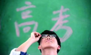 2015年全国高考已进入最后冲刺,考生备考需张弛有度。