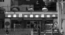 电子屏上&ldquo;直播&rdquo;扑克游戏