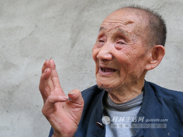 百岁抗战老兵笑对人生 与人为善从不发脾气(图)