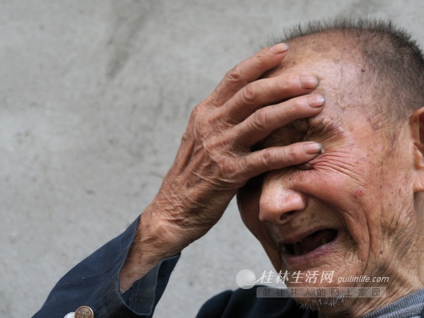 百岁抗战老兵笑对人生 与人为善从不发脾气(图)