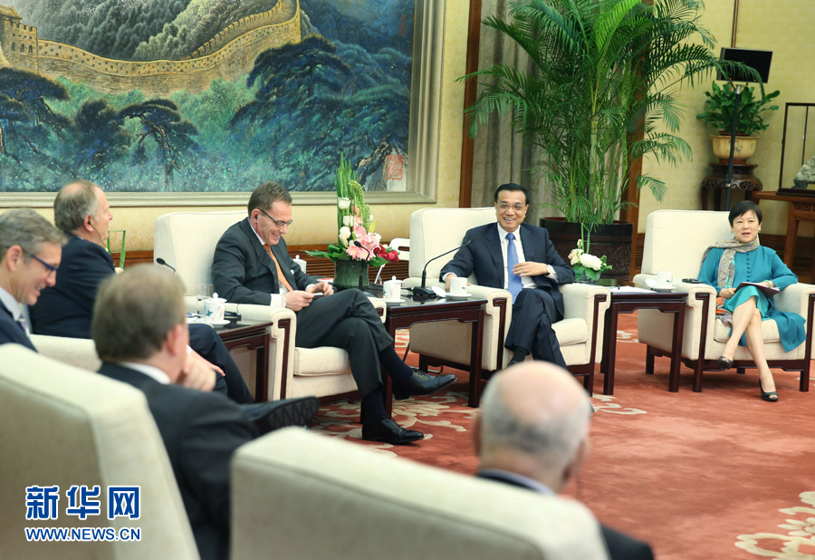 6月9日,国务院总理李克强在北京人民大会堂会见来华出席全球首席执行官委员会第三届圆桌峰会的代表,并同他们座谈交流。 新华社记者姚大伟摄 6月9日,国务院总理李克强在北京人民大会堂会见来华出席全球首席执行官委员会第三届圆桌峰会的代表,并同他们座谈交流。 新华社记者姚大伟摄