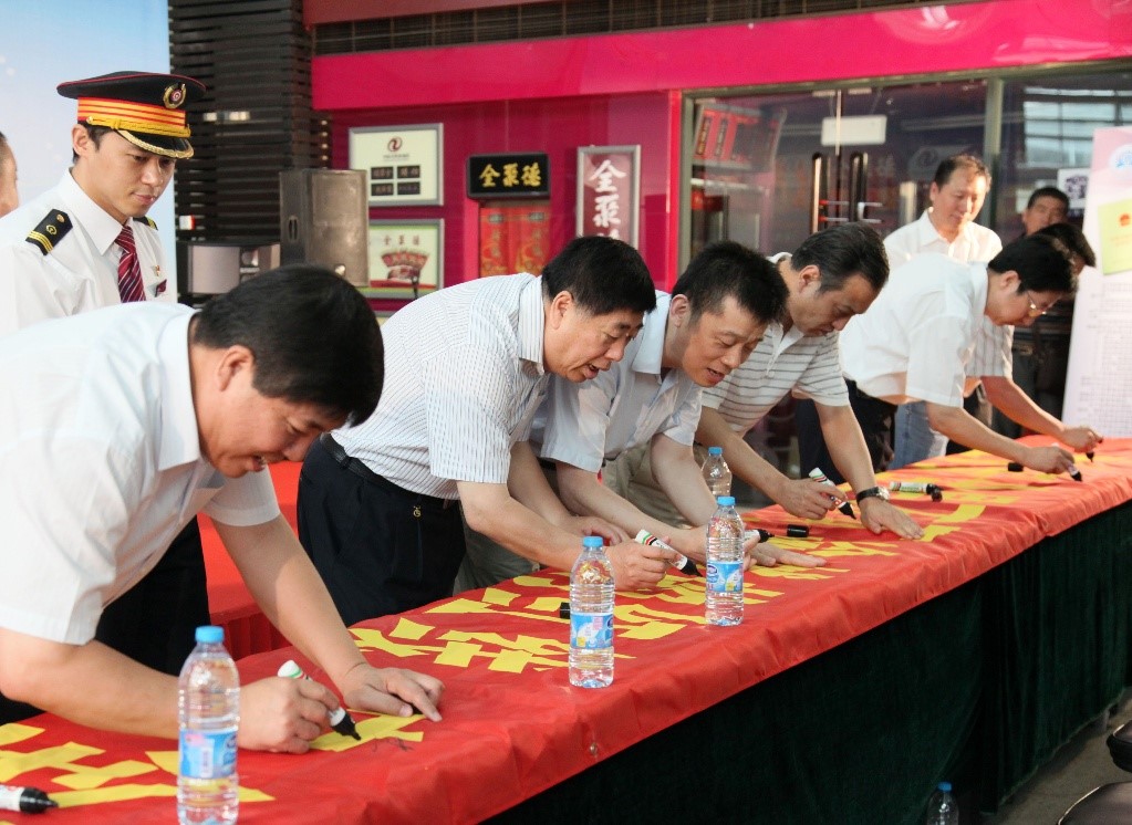 铁路开展安全生产月宣传咨询日活动