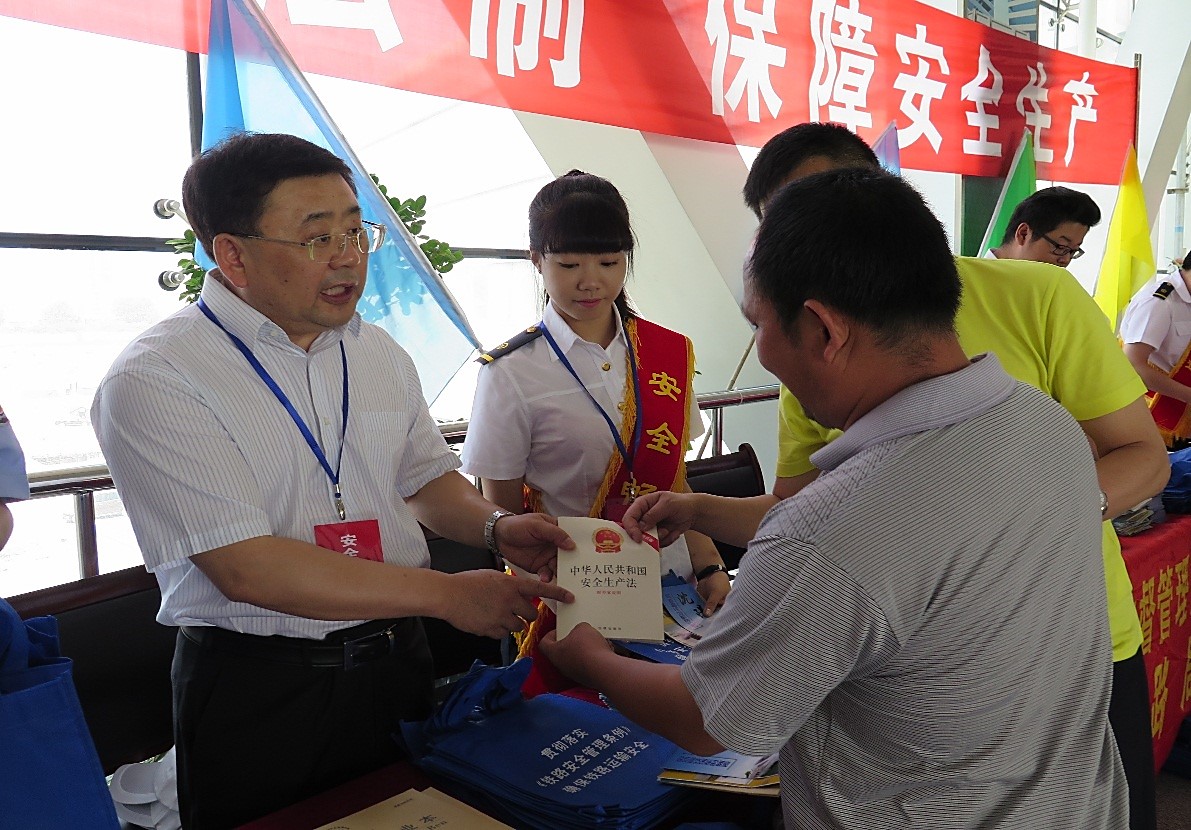 铁路开展安全生产月宣传咨询日活动