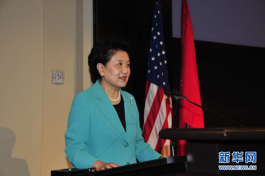     6月22日，在美国休斯敦赖斯大学，中国国务院副总理刘延东在第二届中美大学校长论坛上发表演讲。国务院副总理刘延东22日在美国休斯敦赖斯大学出席第二届中美大学校长论坛并发表演讲。 新华社记者 张永兴 摄