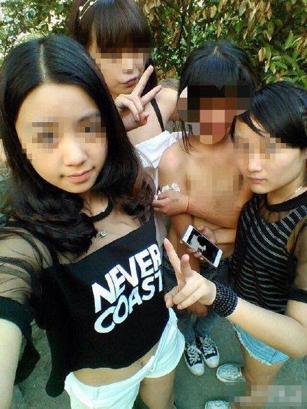 四川1名初中女生遭扒光羞辱 警方已介入(图)