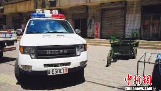 河北警方回应警察驾驶警车理发当事人被通报批评