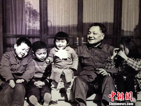 《邓小平&mdash;&mdash;女儿心中的父亲》摄影展在浙江淳安开展