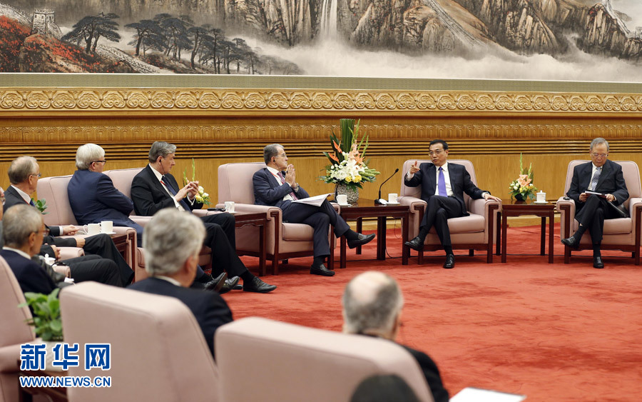 6月26日,国务院总理李克强在北京人民大会堂会见来华出席“第四届全球智库峰会”的外方主要代表并座谈。 新华社记者 张铎 摄 6月26日,国务院总理李克强在北京人民大会堂会见来华出席“第四届全球智库峰会”的外方主要代表并座谈。 新华社记者 张铎 摄