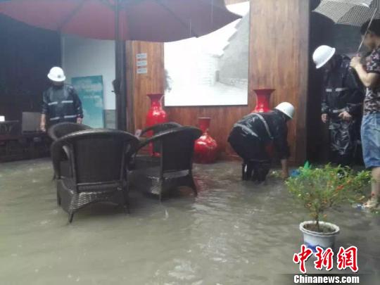 24小时&ldquo;暴力梅&rdquo;：江苏长江水位达警戒多城水情告急