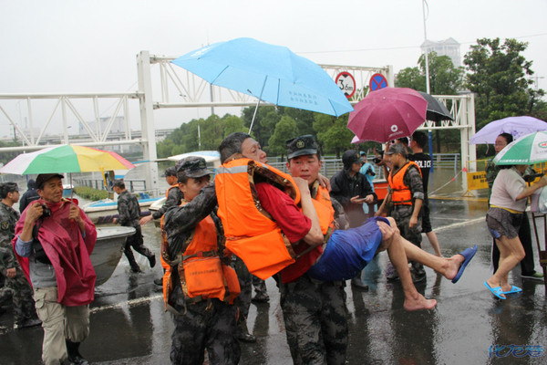 常州发布暴雨橙色预警 光明党宣屏实时播发防汛信息
