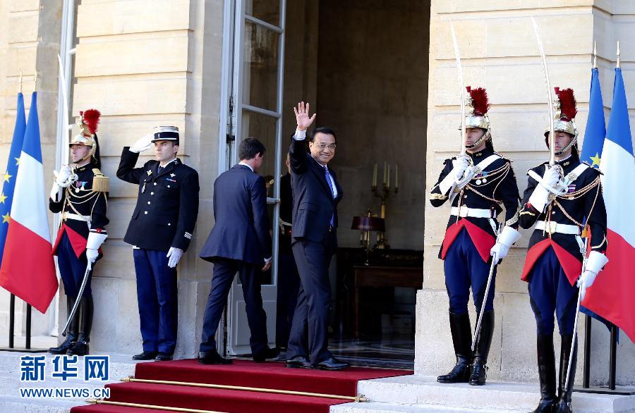 6月30日，中国国务院总理李克强在巴黎总理府同法国总理瓦尔斯举行会谈。 新华社记者 马占成 摄