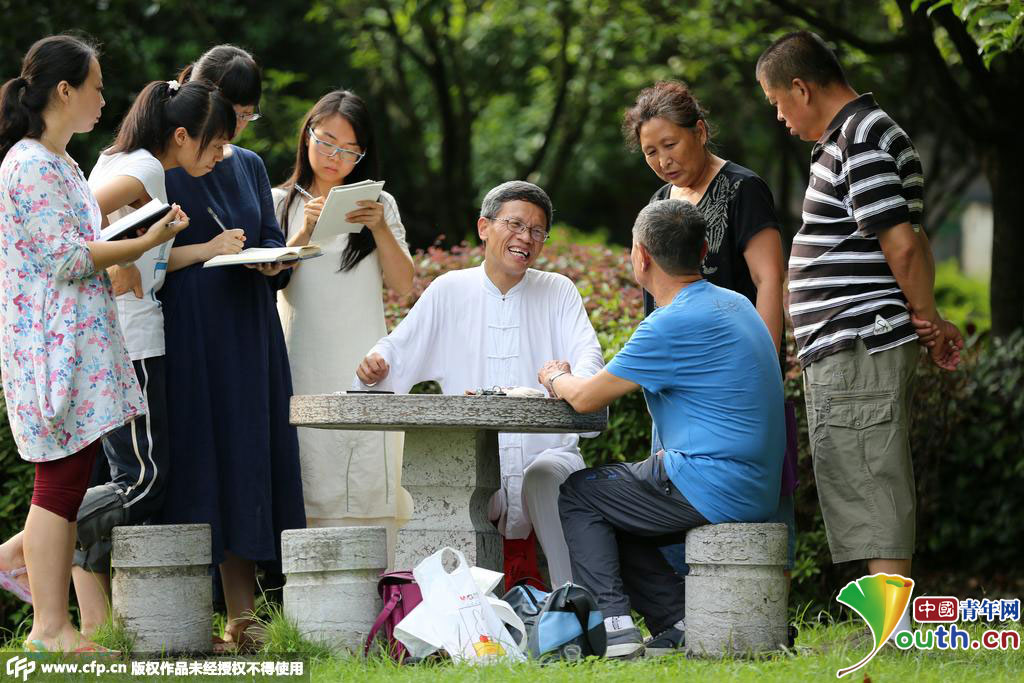 图片故事:带癌教书30年的传奇老师