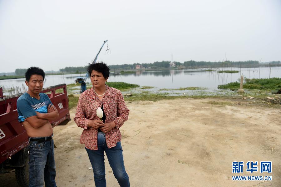 (社会)(2)九万亩水域成“酱油湖”近千户渔民遭“生态劫”——渔民损失谁来承担?