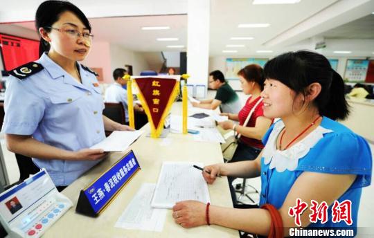 湖北女税官患罕见疾病不离岗：工作是最好止痛药