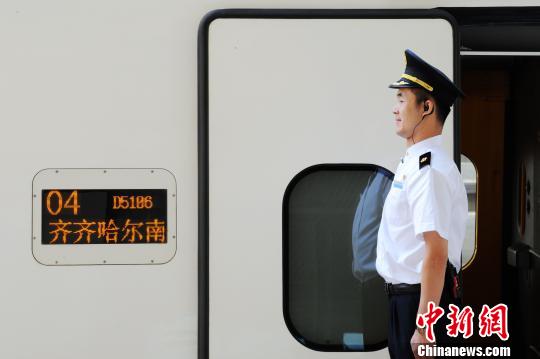 中国最北城际高铁哈齐客运专线今起试运行(图)