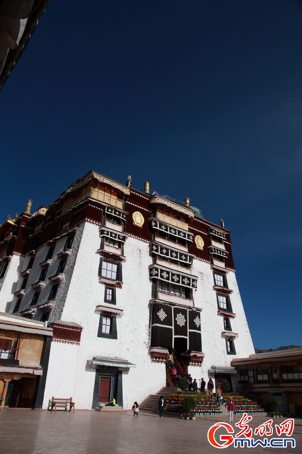 布达拉宫&mdash;&mdash;在最接近天堂的地方