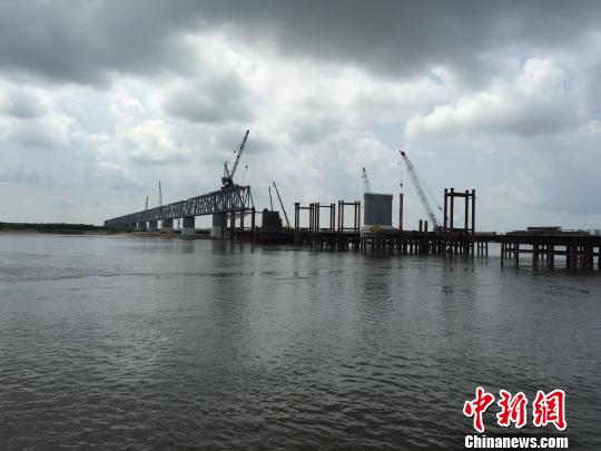 中俄同江铁路大桥工程今起全面进入架梁阶段