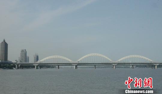 中国最北高寒高铁“第一桥”已具备通行条件