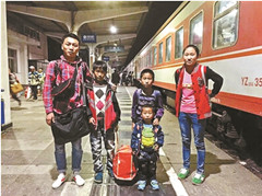 &ldquo;最悲伤作文&rdquo;作者和弟弟团聚