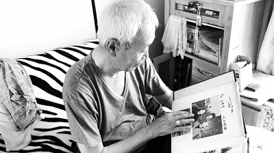 “养父的爱如山”