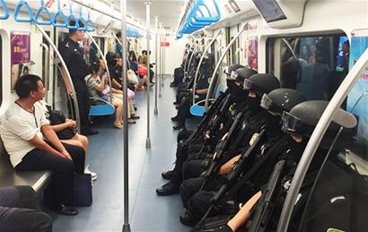 社会应急处突演练特警首次坐地铁公交集结