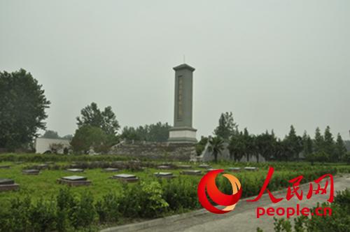 王小庙无名烈士陵园，上千名烈士寂静地长眠于此.(记者曾伟 摄)