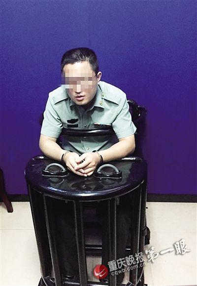 穿制服的犯罪嫌疑人唐某