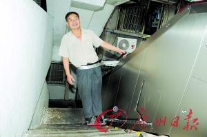 广州一老楼装&ldquo;楼道电梯&rdquo; 上层楼20秒(图)