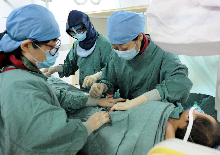 （凡人善举·图文互动）（2）小儿心脏病专家顾虹：藏胞眼中的“活菩萨” 