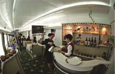 不买茶就没法坐餐车的&ldquo;茶座&rdquo;。资料图片